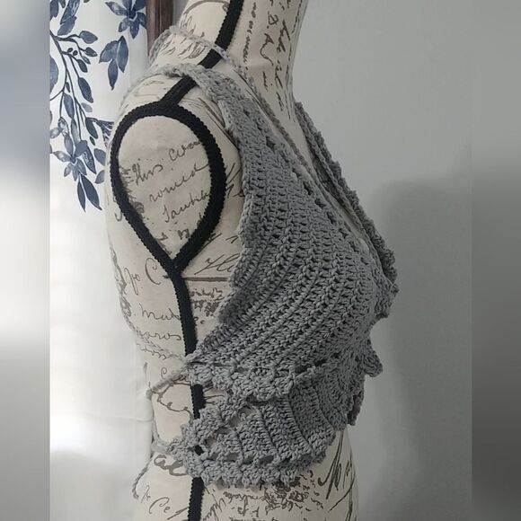 Handmade Crocheted Butterfly Festival Top 100% Cotton Grey 34-36B-C 6-8 - Picture 3 of 6